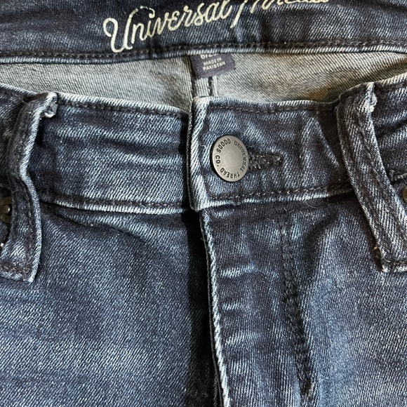 Universal Thread Distressed Jeans - Picture 3 of 9